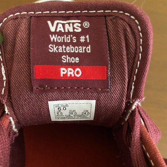 Vans - Picture 6 of 6